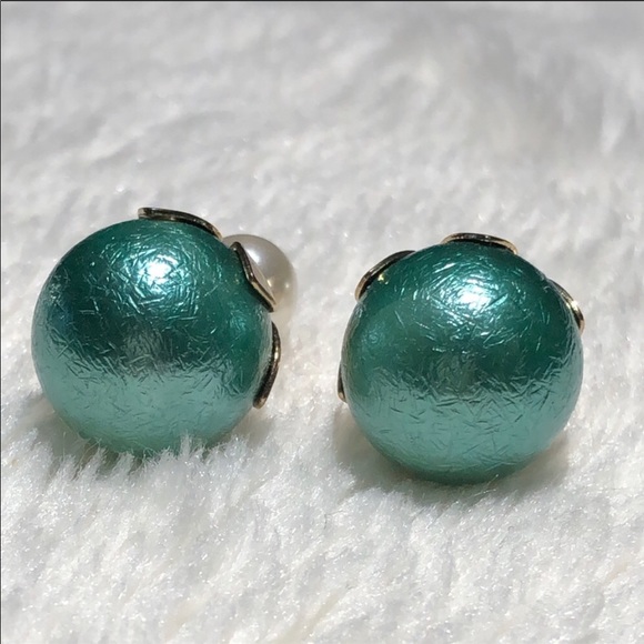🐷 Green Foiled Faux Pearl Earring - Picture 2 of 4
